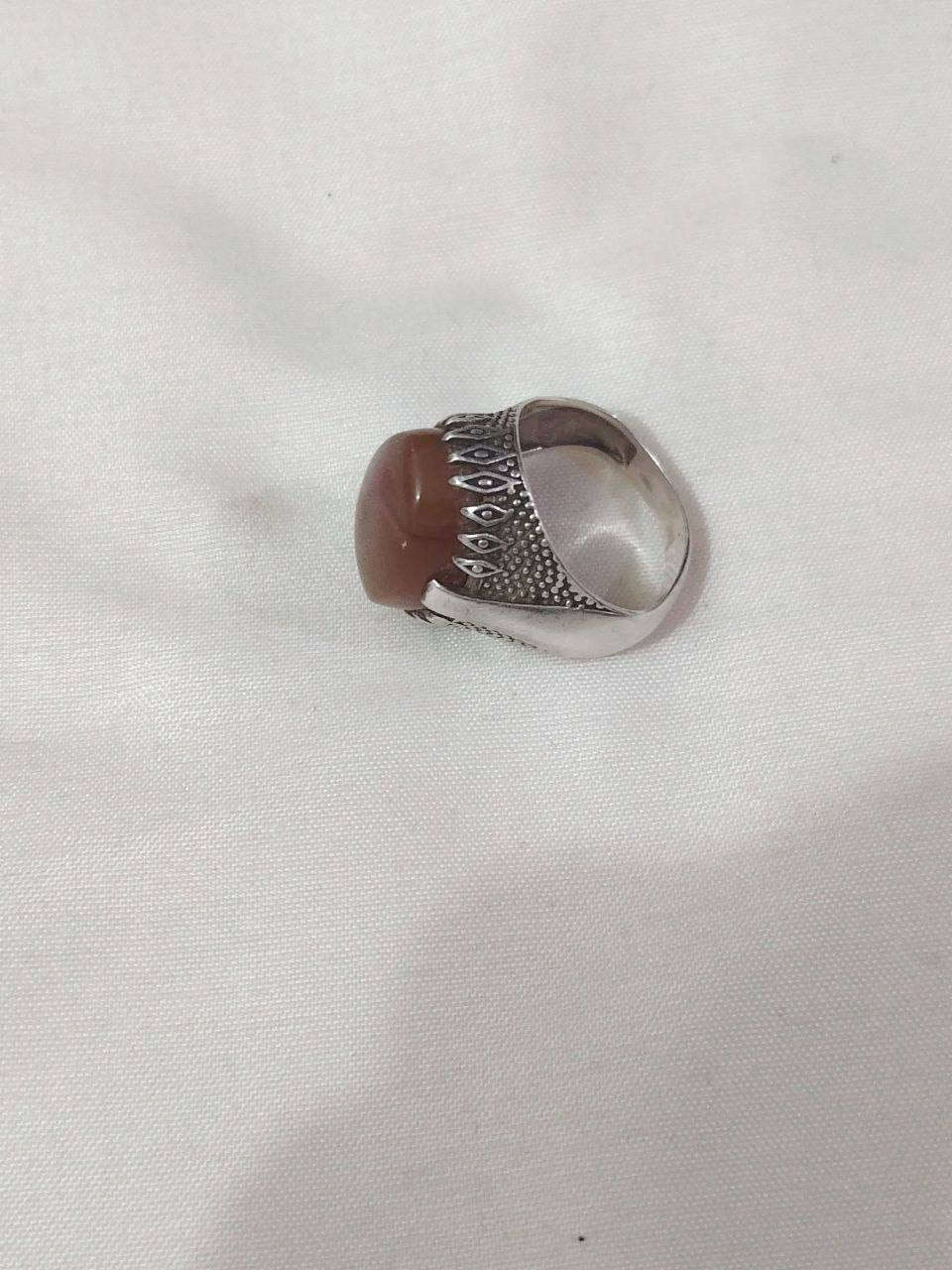 عقيق يماني مختوم 925 فضه
السعر 50 وبي مجال قليل
***********
