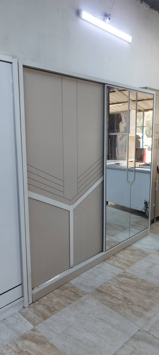 غرفة سلايت 5 قطع مع دوشك
السعر 300
 للاستفسار ***********
