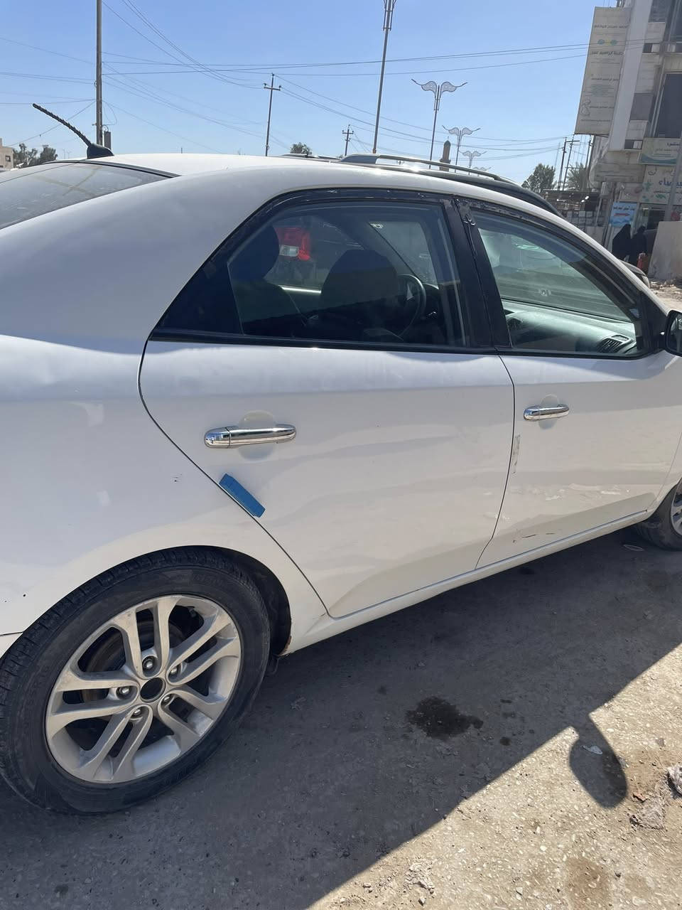 سيراتو ١١ رقم شمالي بسمي
المكان الصويرة 
صبغ جملغ صفحة السايق و شوية من البنيد وجوه قبق البانزين شوية
بيها شخط بالباب جهة الصدر 
سعر ٩٥
***********
