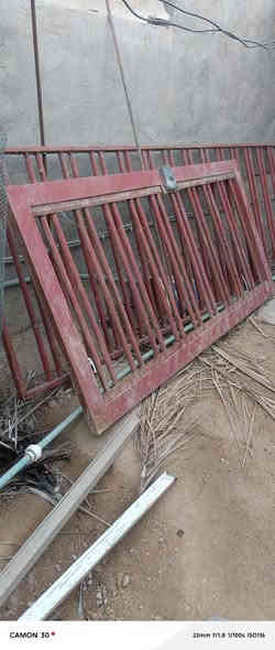 سلام عليكم جام خانه للبيع نضيفه كامله الارتفاع 2.75والعرض 2.36  للبيع مكاني بلنجف سعر ٢٥٠للستفسار ***********
