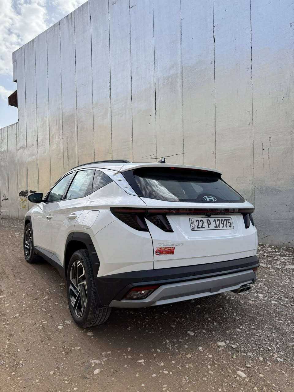 تحيه طيبه…….
للبيع هونداي توسان موديل 2026 خليجي 
لون ابيض ثلجي 
ماشيه 2000 كيلو متر فقط بعدها زيرو 
رقم اربيل بشرط الوكاله او التحويل 
مواصفات(بصمه-تشغيل عن بعد-كشنات كهرباء-كشنات تدفئه-صندوق كهرباء-ويل كب19-بردات خلفيه-مري شفط-اشاير بالمري-قطعتين تبريد-بعد هوايه مواصفات بيها …………..الخ)
السياره مكفوله من كلشي بعدها بحالة الوكاله 
وبسعر مناسب 240 ورقه وبي مجال 
مكان السياره ديالى خانقين 
للاستفسار ***********
