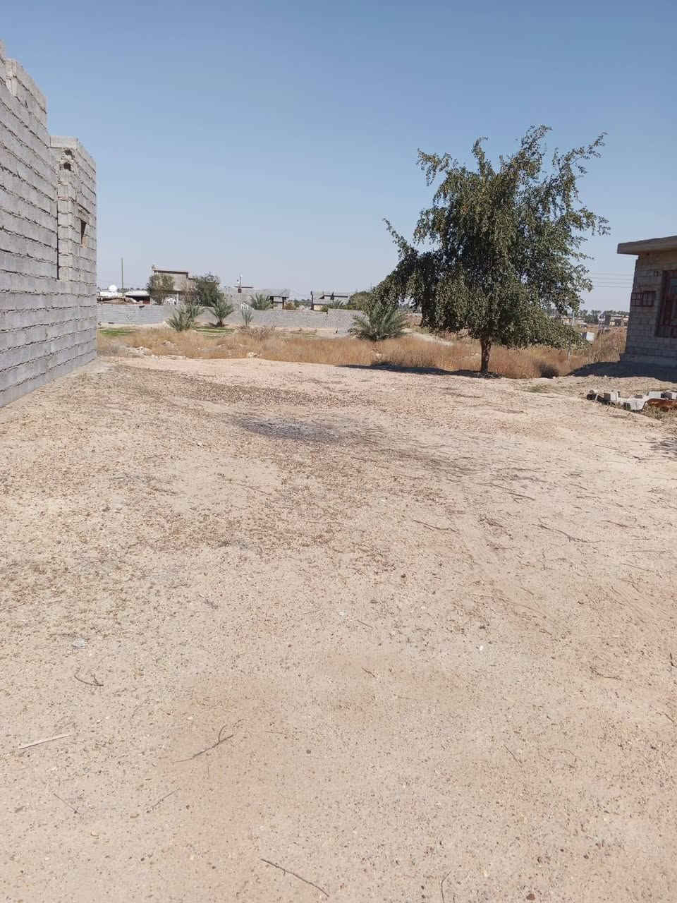 بيت للبيع مساحه 350 متر شارع 10 متر الشهابي خلف معمل السمنت الفلوجه عقد زراعي السعر 13 مليون وبيه مجال الهاتف ***********
