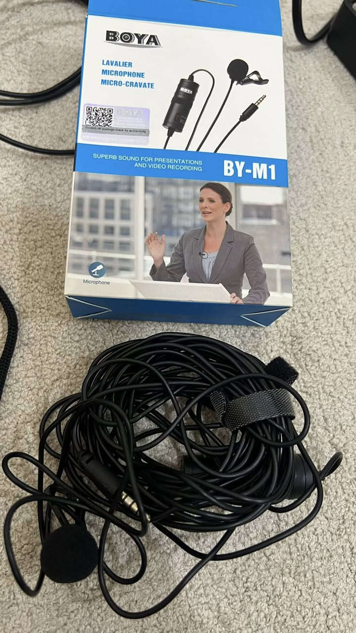 للبيع
كاميرا كانون 700D نظيفة مع عدسة و ستاند و فلاش و مايك و كرب
السعر ٣٠٠ الف دينار
المكان اربيل


**إذا كنت صاحب هذا الإعلان وتريد حذفه لأي سبب، رجاءا أرسل رسالة إلى الدعم الفني**