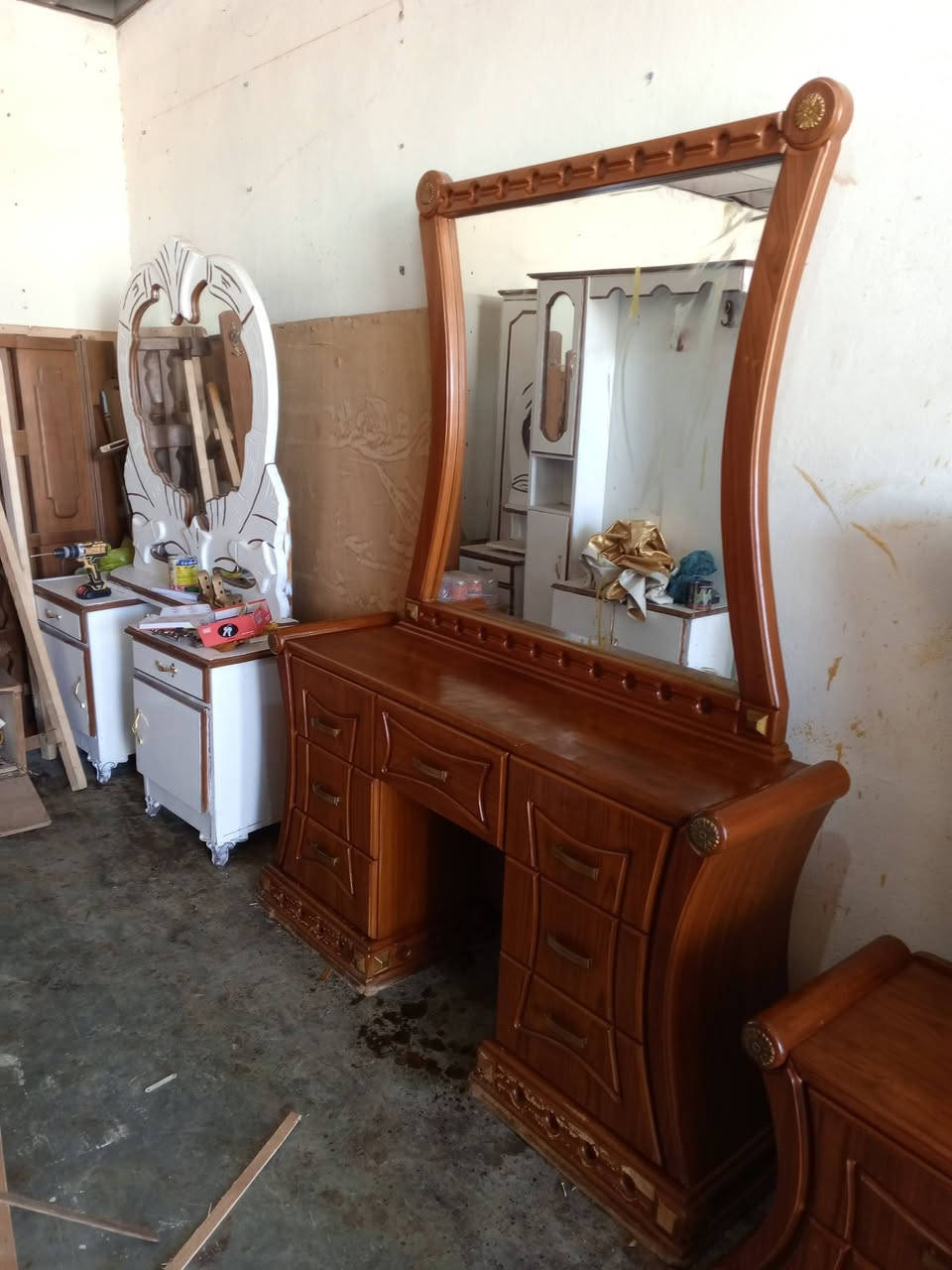 يوجد لدينا غرف نوم صاج عراقي فول نظافة العنوان قريه صدر النهر الشارع العام أي استفسار خاص او اتصال (((***********))))
