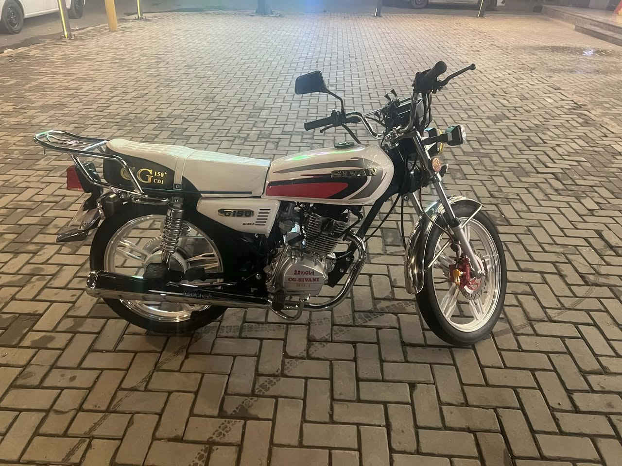 السلام عليكم دراجه سيفات ١٥٠ سي سي موديل ٢٥  بكان الدراجه حي الجهاد جامع محمد رسول الله الدراجه جديده الله شاهد اوراق موجوده صار شهرين من شتريتها السعر ٨٥٠ وبيها مجال *********** /***********
