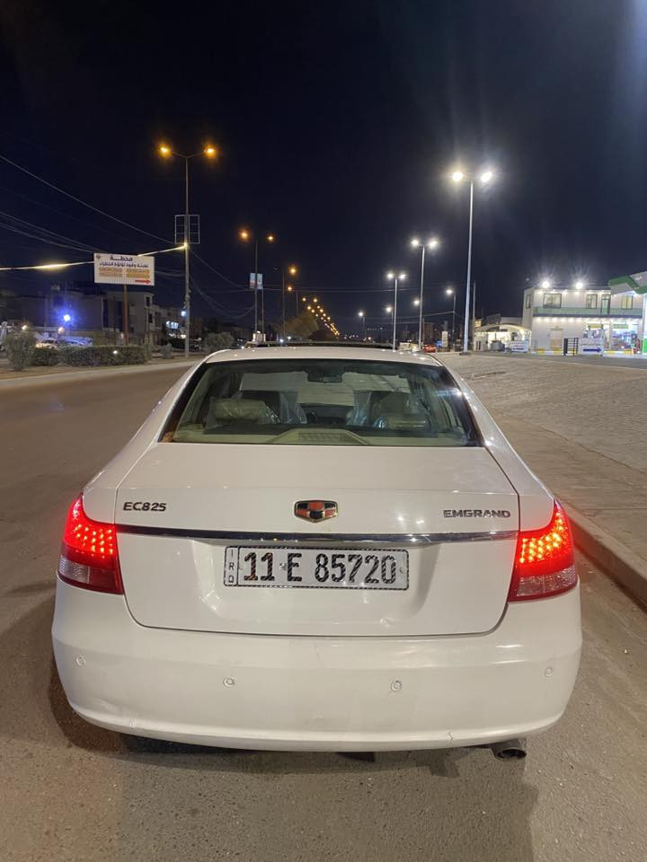 السلام عليكم 
ام كراند Ec8 الحجم الكبير
موديل 2013
محرك وكير ميتسوبيشي بلاد
محرك 2400
لايت زنون 
اشاير بالمري
قطعتين تبريد
برده خلفيه بلاديه
شاشه ايباد 
كامره خلفيه 
فتحه سقف
حساسات خلفيه 
كشنات جلد 
تبريد تدفئه شغاله

تحويل ثاني يوم هزتها بعدها ماساقطة يعني متحتاج تسوي هزه كبل تحول 
بيها صبغ الدعاميه الخلفيه والاماميه وهلالات الجاملغ بسبب الخياس معروف هلشي بالام كراند وعلى كد شبر باب الصدر فقط 
سونارها موجود 
السعر 77 وبيها مجال
مكاني بغداد 
***********
