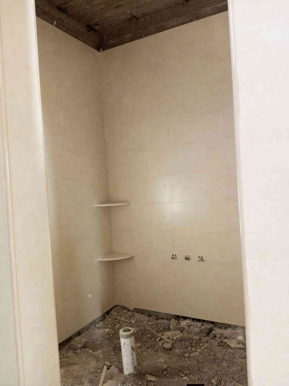 السلام عليكم  دار للبيع في حي الملايين الثانية تقطيع الملك المساحة الكلية [200] متر [105] بناء [95 متر ] حديقة وكراج على شارعين امامي وخلفي  الدار يتكون من ثلاث طوابق .
الطابق الاول : غرفة نوم وهول وستقبال ومطبخ وصحيات.
الطابق الثاني : ثلاث غرف نوم مع صحيات واحده منهم سويت.
الطابق الثالث : غرفة نوم وهول وسطح ناصي وعالي .
البيت مرحلة اولى كهربائيات وصحيات  مع سيراميك جدران كامل كوبنات حلان لبخ الواجها كامل  .
السعر المطلوب 130 مليون وقابل للتفاوض .
للاستفسار الأتصال على الأرقام التالية.
***********
يرهم مراوسة مع قطعة أرض .
