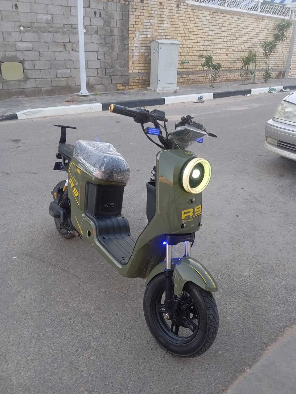السلام عليكم دراجه للبيع ار 9 موديل 2025 بسرعه 109 حقيقي 80 ملف 1500 فول مواصفات بطاريات حجم ثنين وعشرين وحدة مبدلة ثنين وتلاثين السعر 375 بيها مجال بسيط رقم الهاتف العنوان بصره الزبير ***********
