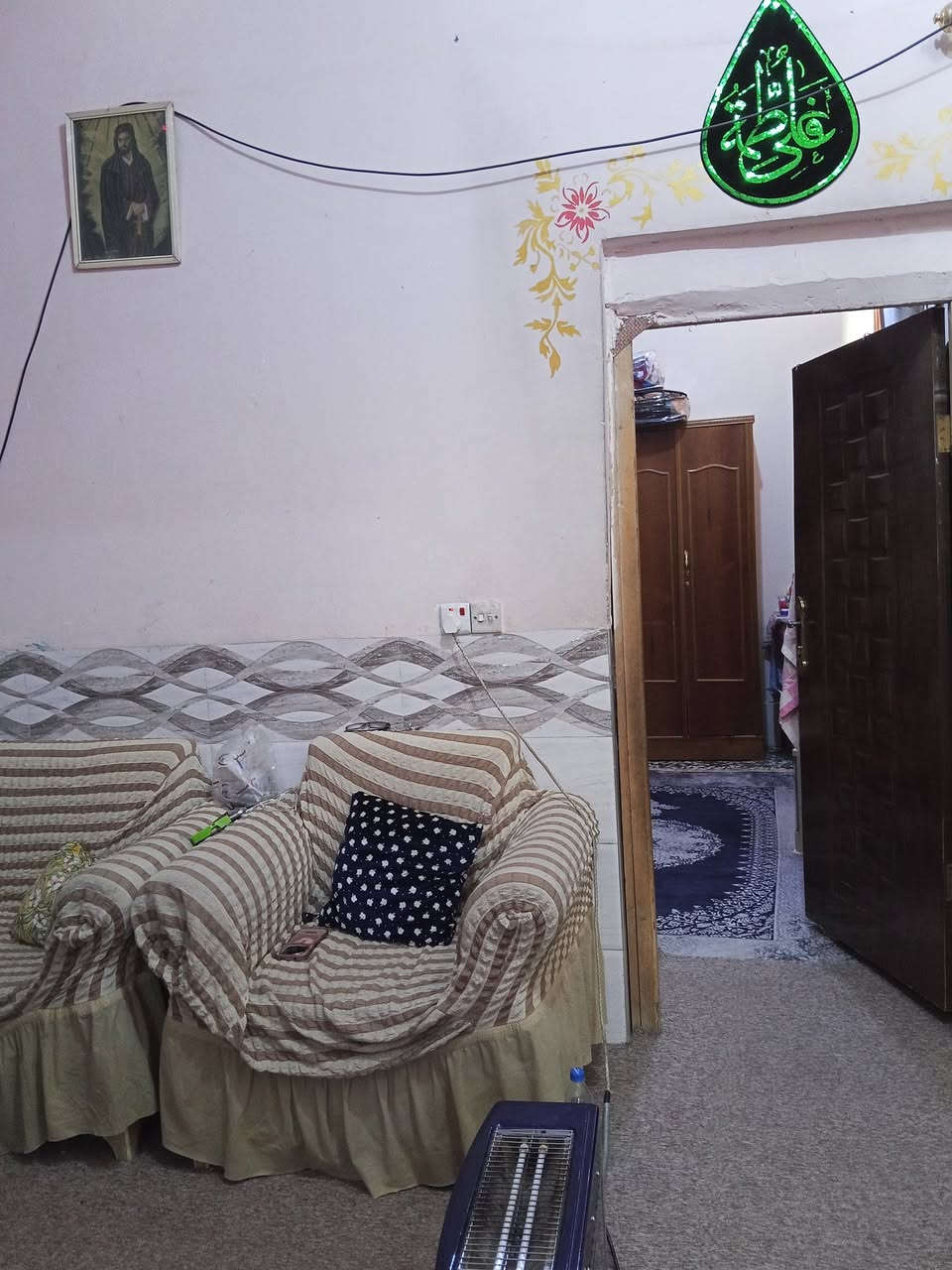 السلام عليكم 
بيت للبيع مساحته 114طابقين يحتوي على 3غرف وصالتين استقبال مطبخ صحيات طارمه منور كونكريت للطابقين السعر 83بي مجال 
سند 25 اقرار مباشر 
كربلاء طريق البوبيات عمود 86بدايه الحر الصغير يبعد عن الامام 3كيلو ونص كافه الخدمات مدارس سوك كامل 
***********
***********
