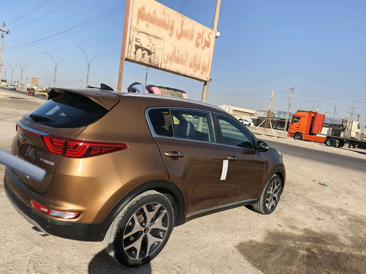 سلام عليكم سبورتج ٢٠١٧ فول ١/١ سبورت سياره جديدة ماشيا ٨٠ ألف حادث بنيد وجاملغ بدون دواخل سعر ١٣٠ بيه مجال ***********
