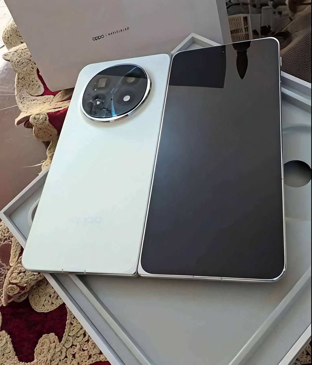 للبيع جهاز OPPO Find N5 5G نسخة عالمية
بحالة ممتازة جداً، استخدام خفيف ونظيف جداً، مع الكارتون وملحقاته.
رام 16 + 512 خزن 
صحة البطارية 100% 
 أنحف هاتف قابل للطي في العالم 
شاشة داخلية كبيرة وتجربة استخدام فاخرة 
كاميرات احترافية بالتعاون مع Hasselblad 
السعر 1450 الف
بغداد الحارثية 
***********
