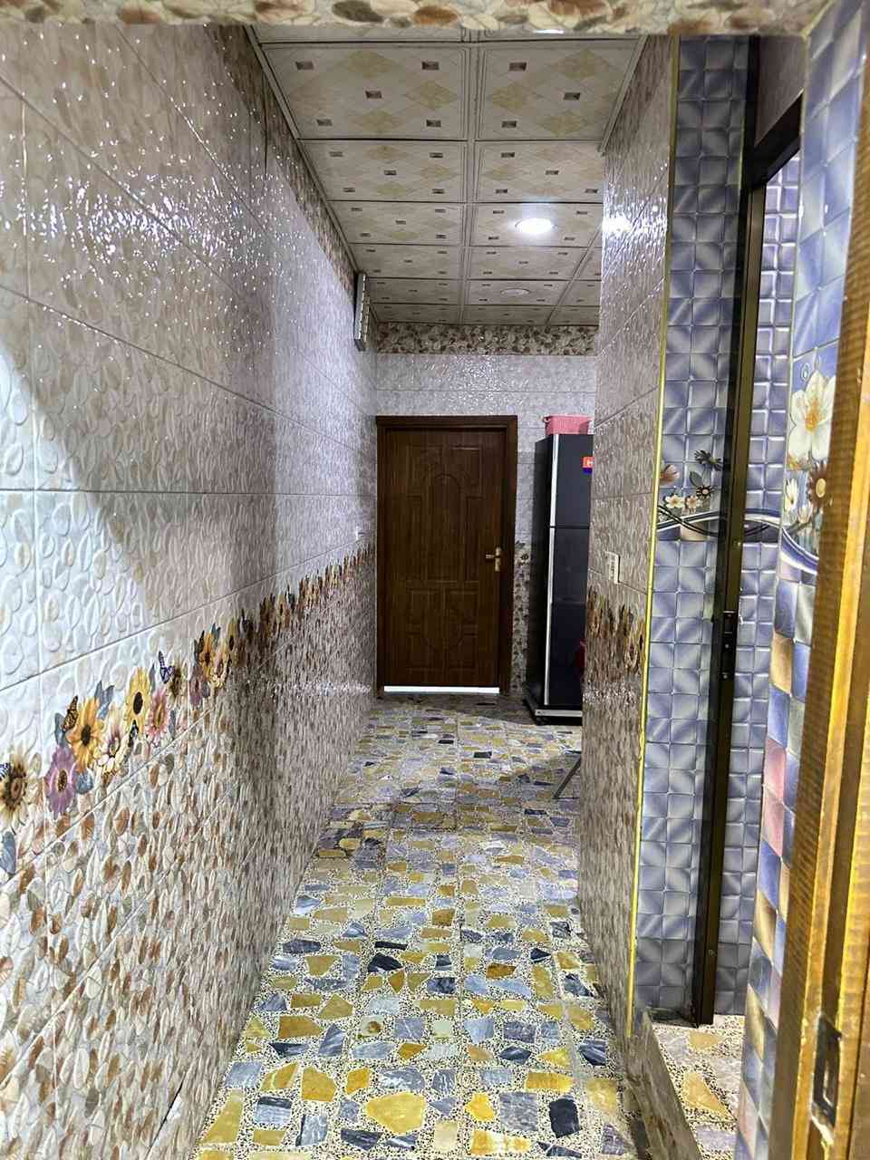 السلام عليكم 
بيت تجاوز للبيع مع الاثاث، المساحه 100، غرفه ومطبخ وحمام وصاله وطرمه وطابق ثاني مخزن فقط 
للاستفسار ***********
