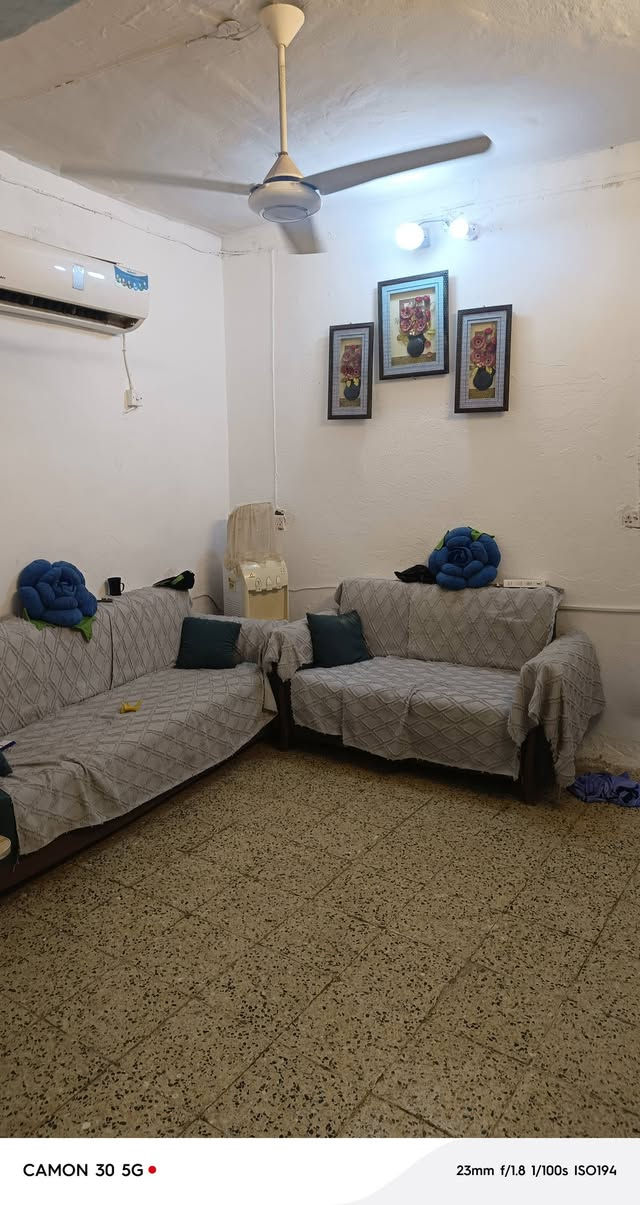السلام عليكم بيت للايجار
المكان الولايه قرب جامع السنه 
مساحة البيت ١٣٠ متر 
بيت خالد علي الجبوري
بيت جاهز كهرباء انترنيت
مصبوغ بواري جدد
رقم صاحب البيت
*********** خالد
