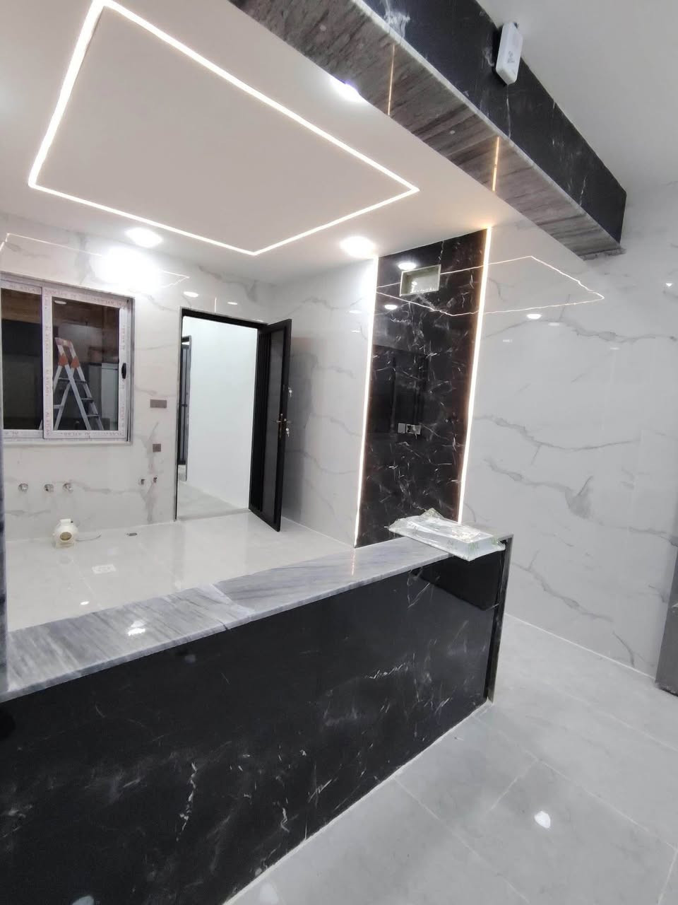 دار للبيع تسليم فوري 
حي الملايين الاولي قرب جامع الصواف 
5غرف نوم واسعات صحيات بل طابقين 
مساحة ١٥٠متر /واجه ٨متر 
بستان ملك صرف سند ٢٥وبي كرت بلديه 
الاستفساره 
***********
*********** موصل, نينوى
