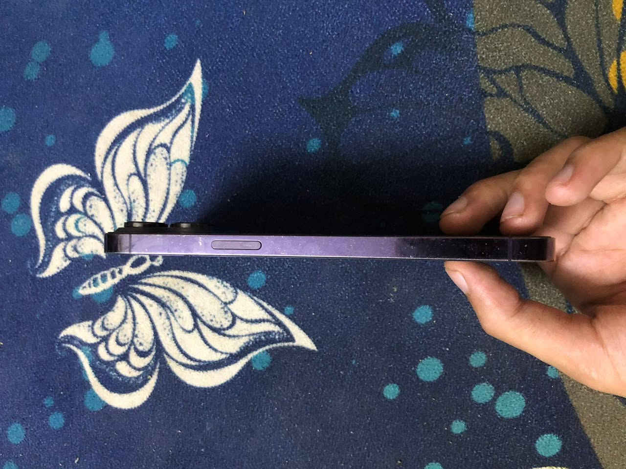 السلام عليكم
iPhone 14 Pro Max 
الظهر مفطر . ومبدل بطاريه ومبدل شاشه اصليه مال تفصيخ
وطاح واللمس شويه صار بي خلل كلش بسيط كلش 
السعر 500 وبي مجال كله شغال فيس ايدي كله شغال التلفون مجرد بس الخلل الي ذكرته بي 
ذاكره 128
التواصل : ***********
مكاني بغداد
