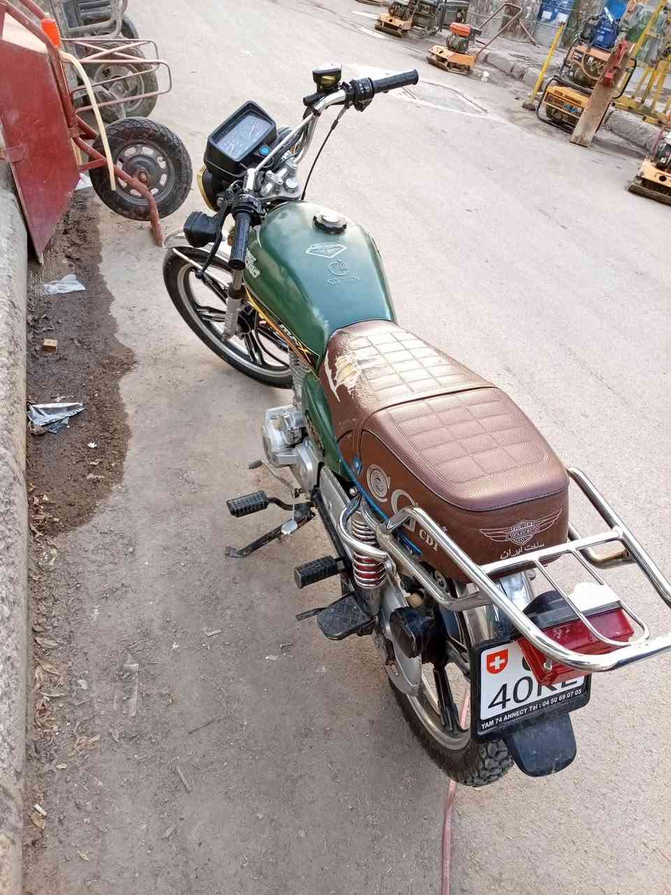 دراجة ايرانية موديل 23 أوراق كاملة 
لون زيتوني مميز دراجة شرط  بلادية اي نقص ما بيها
دراجة مال بيت من شغل لبيت ما متعوبه 
السعر 500 الف بيها مجال قليل حك جيه 
مكاني بغداد الشعلة شارع عام ***********
