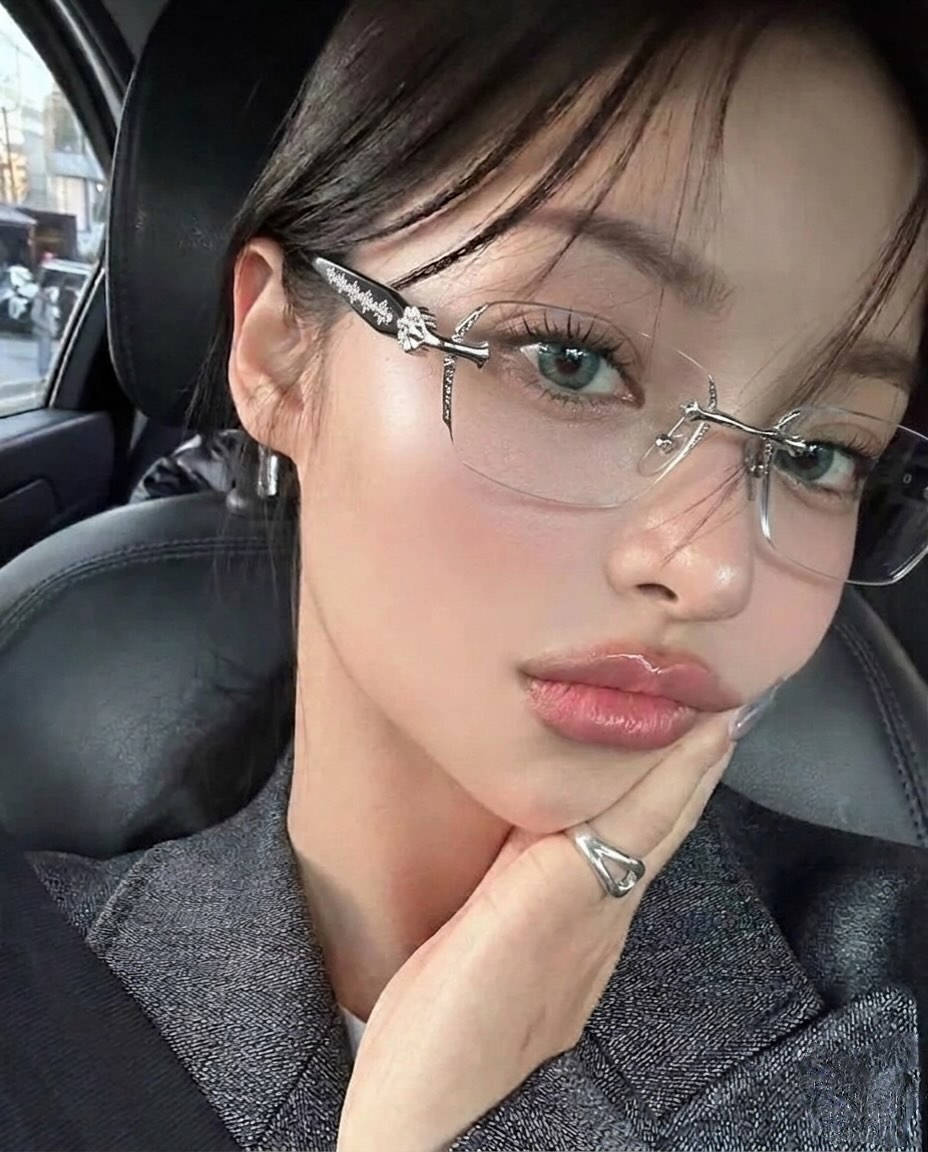 ⁨	.

نضارة كروم هارتس فضي
Chrome Hearts Silver Glasses 👓🩶

كواليتي جيد جداً💯
حماية من أشعة المبايل 
نسائي رجالي👩🏼‍🦱🧑🏼‍🦱 
 
السعر :6,750 ألف فقط🔥
____
__

متـاجرنا 👇
‪@stray_store1‪@stray_accessorie‪@stray_vintages‪@stray_suits‪@mars_librar.y‬‪@stray_stationary11‬ationary11 
 __.

__

توصيـل  الناصريه مركز الفين ديـنار ❇️

اقضيه ونواحي 3 الاف

المحافظات 5 الاف دينارر

💢عن طلب لايقل عن ال 12 الف دينار 
_
⛔ اذا كان اكو غلـط بالطلبيه او غير مشابـه للصوره يمكن استبداله

التوصيل في يـوم واحد فقط⚡🔥
_
#انمي #هاري_بوتر #ترند #كوول #مودل هودي ملابس ستراي_ستور⁩


**إذا كنت صاحب هذا الإعلان وتريد حذفه لأي سبب، رجاءا أرسل رسالة إلى الدعم الفني**