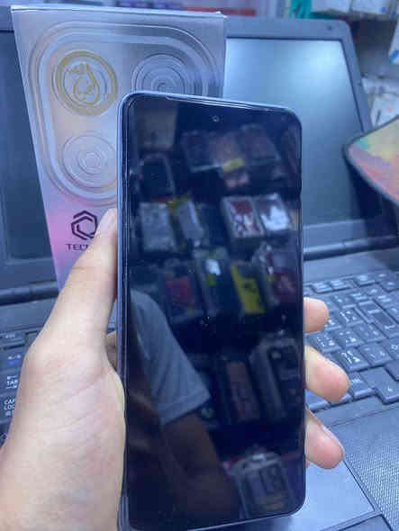 للبيع جهاز تكنو pove 7 ذاكره 256GB
عشوائيه 16 نضيف مامفتوح الغراض كامله ب225 الف 
للتواصل ***********
