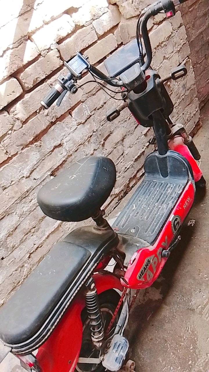 دراجة شحن😎

حجم14 

دراجة نضيفة 💯 

نقص بس4بطاريات حجم صغير