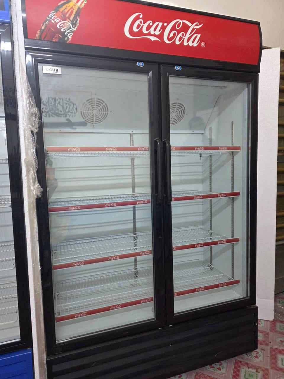 يا الله اسلام عليكم عارضات عامودي و افقي و عارضت مقبلات ايكور شركت الزان نضافه ميه  بل ميه الشراي ينتصل العنوان بغداد حي البتول ***********
