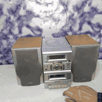 جهاز ماركة Goodmans 
*راديو موجتين FM. AM
*مسجل شغال بالكامل مع التسجيل 
*مدخل Aux اواكس 
*سي دي عاطل 
نظافة الجهاز 100%
السعر 55 الف مع التوصيل 
***********
