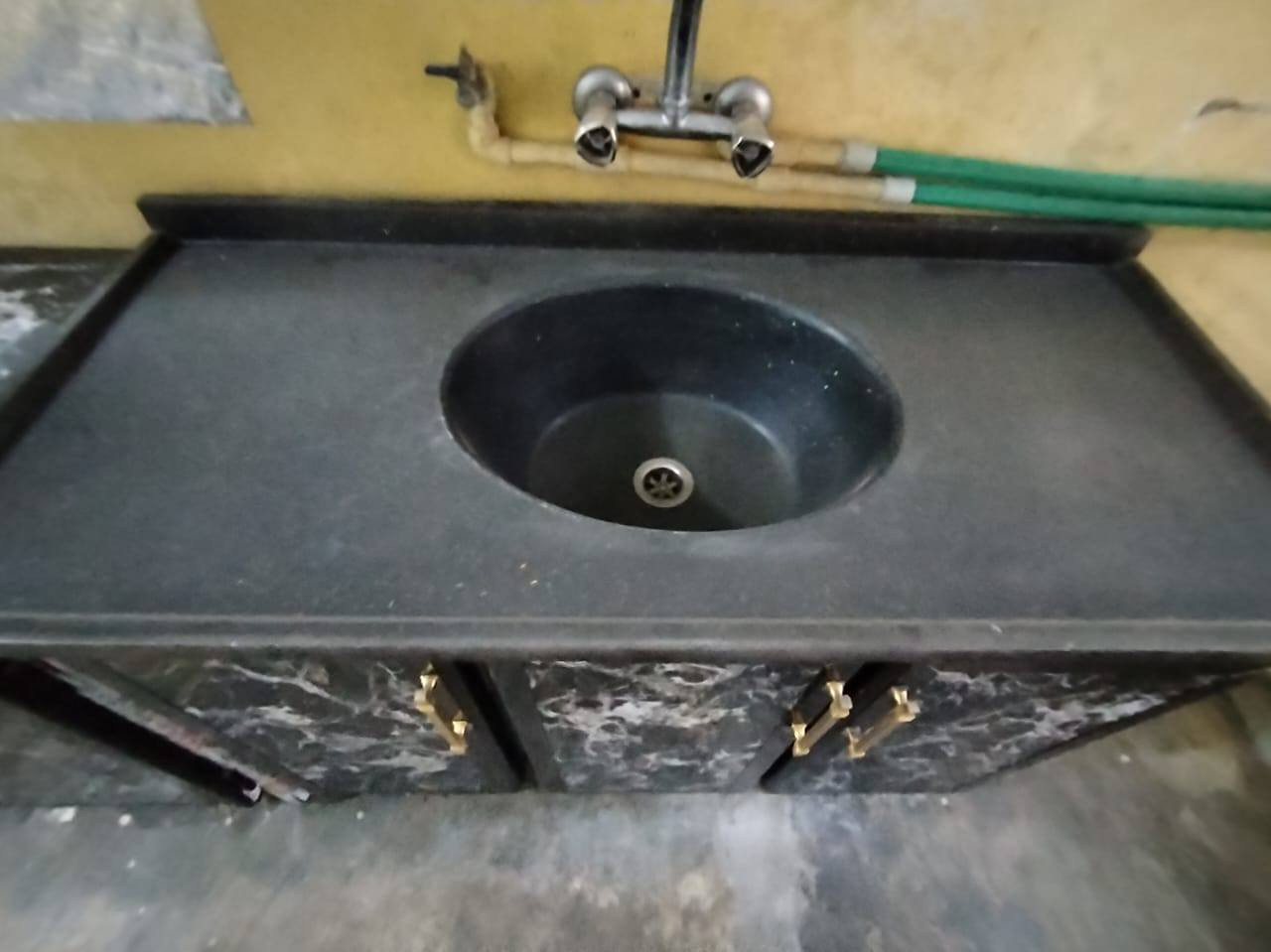 مكلف بالنشر سيت مطبخ سنك مرمر مستخدم شهر ونص تقريبا السعر ٦٧٥  العنوان الانبار القائم ***********
