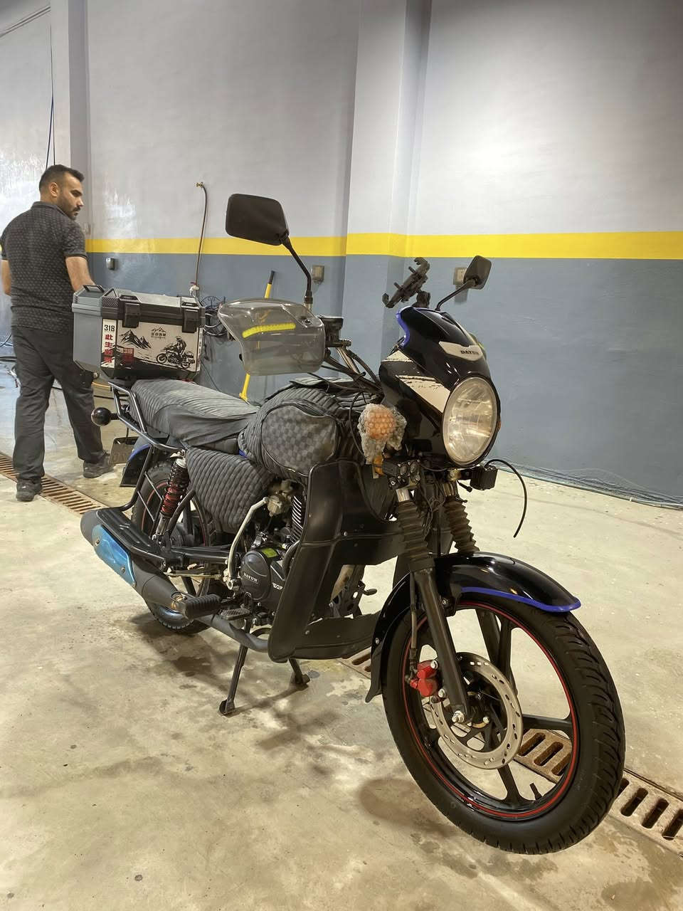 سلام عليكم دراجة دايوان2025
رقم سليمانية جديد تحويل ثاني يوم
يدات هيتر 
لايت زينون ابيض قوي جدا
+لايتات اصفر عدد ٤ ماركة سيزر
دبل بطارية
صندوق gs
شاشة الكترونية
مكينة ٢٠٠
ماشية ١٤ الف 
تغليف حاطه اول ماشتريته يع‌ـنيہ كشر وكشن بلاد
مابيها نقص برغي 
سعرها ويا الغراض كامل ابيع ٢٣٥٠ بي مجال بسيط


**إذا كنت صاحب هذا الإعلان وتريد حذفه لأي سبب، رجاءا أرسل رسالة إلى الدعم الفني**