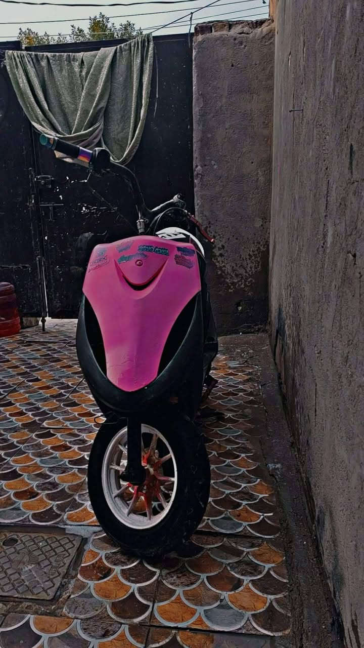 السلام عليكم دراجه ماكس  عدله للبيع ما صارله سبوع من اتعمرت مكينته 55 شرط شلعه ومعدل مكينه تخيل هاون دراجه ما نقصه اي شي بيه تزويد خير من الله بيه يده مال بريك بيه قبق فلاوين بيه دبل رياضي بيه تزويد مال كوره لون كرزي بيه يدات رياضي بيه كلج رياضي كدام بيه قطر رياضي تايرات جلاتيني ابو قلب حب بيه صالنصه FM اصليه السعر 525 وبيه مجال العنوان حله شارع 80 الرقم ***********
