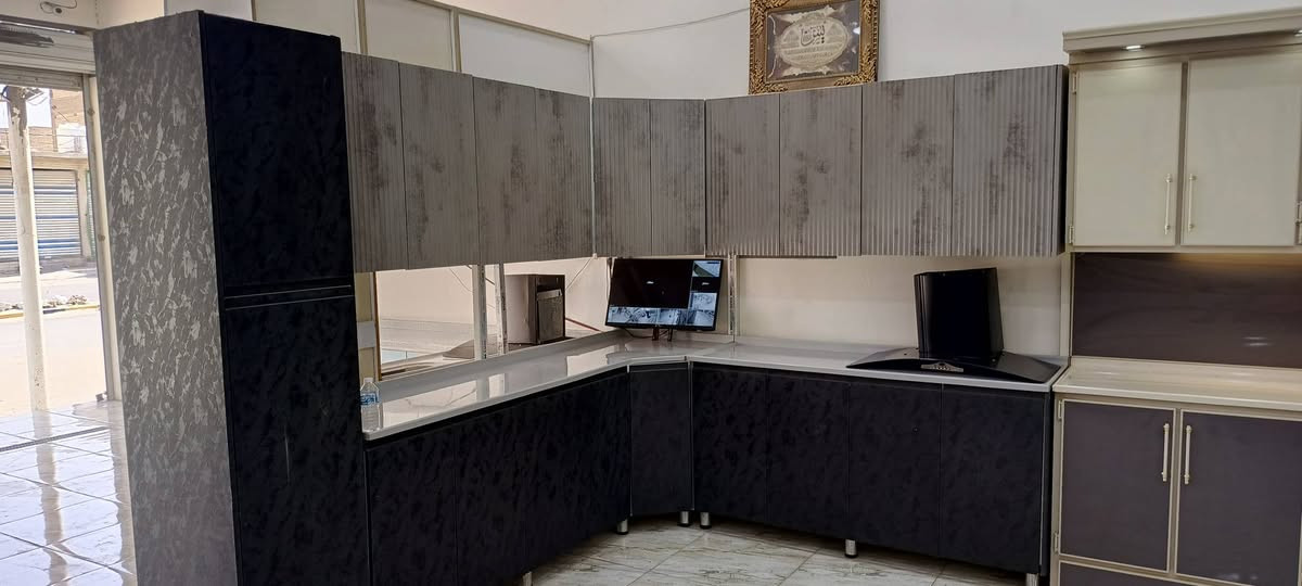 كونتر للبيع سعر مناسب جداا الداخل المنيوم والخارج اجدي اف قياساته ٢٤٠ في ٣٠٠ متر قياسه ***********
