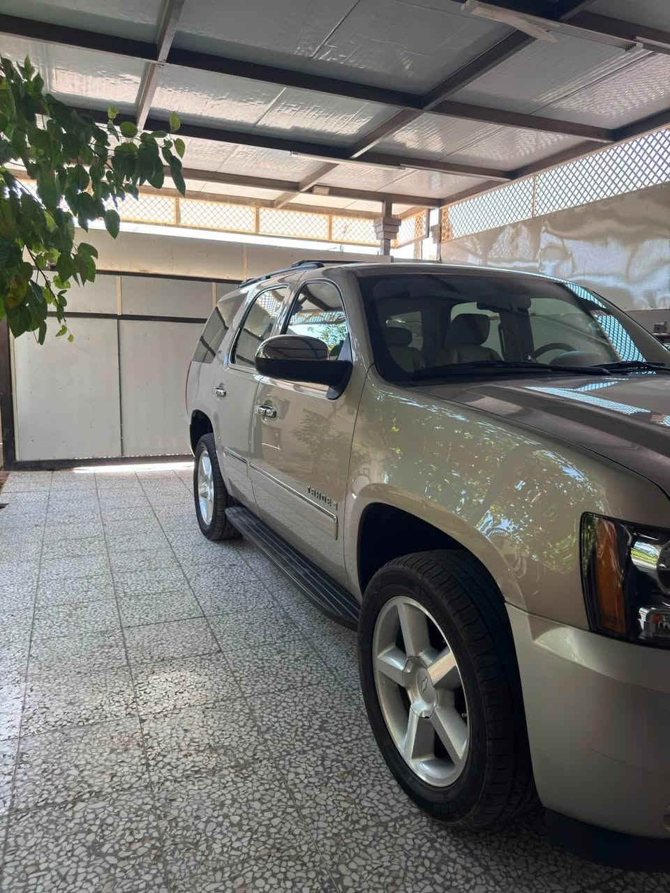 تاهو 2009 فول ومكفول على وضع الشركة ltz ومعروفة مواصفاتها بيها بارد صغير والباقي كفالة من كلشي احلى من الصور رقم بغداد باسمي سعر 225 للاستفسار ***********  ‏‏

