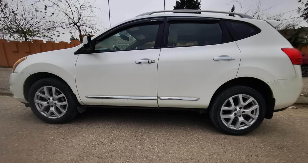 سەیارە نیسان رۆک 2013 
بێ بۆیاغی عێراقی  تەنها هەندێک  تیزاب بە بۆ نیت و سەقف دارژاوە زۆر نیە 
سەنەوی تاکو 2028 بەناوی خۆمانە 
گێرومەکینە بەشەرت *********** الحمدانية, نينوى
