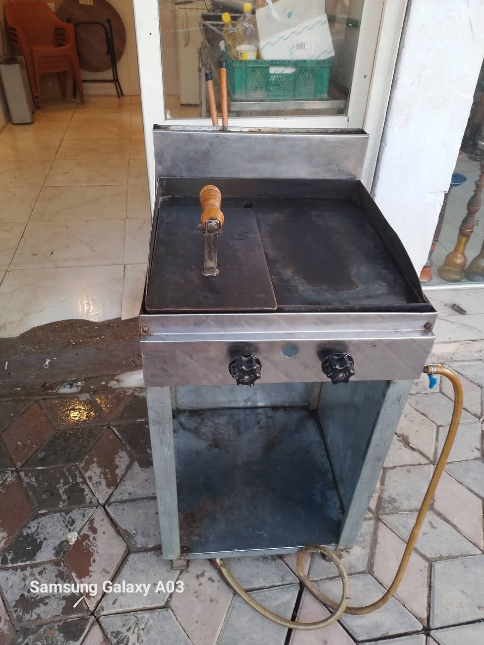 السلام عليكم أغراض المحل للبيع مستعمل بس شهرين ***********
