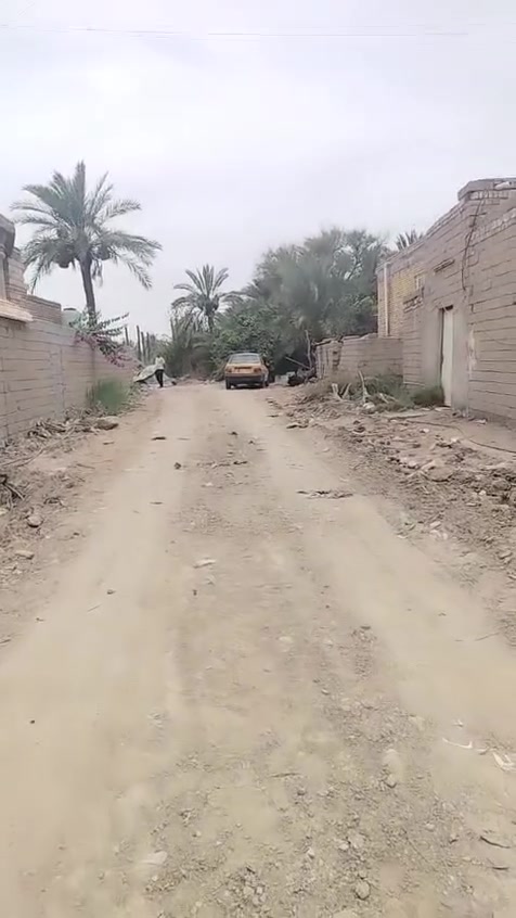 قطعها ارض مساحه 250متر  قريبه جدآ من المستشفى التركي كما موضح بلفيدو 
ماي كهرباء مجاري  موجوده 
تبعد عن التبليط 20متر 
محدوله وجاهزه للبناء 
الشراي يتصل وبخدمته 
***********
