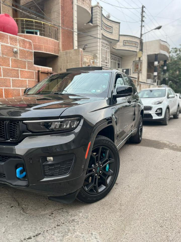 JEEP LIMITED 30TH (4xe)
جيب لمتد ثلاثينيه هايبرد بانزين كهرباء شكل اوفرلاند فول مواصفات
السيارة مغلفة كامل PPF ضمان ١٠ سنوات الون اسود شذر زيتوني 
يعني متغير بنهار زيتوني بليل اسود
الحادث ٣ قطع  
السيارة ماشية ٢٢ ميل
السعر:34 وبيها مجال
فقط واتساب :***********
