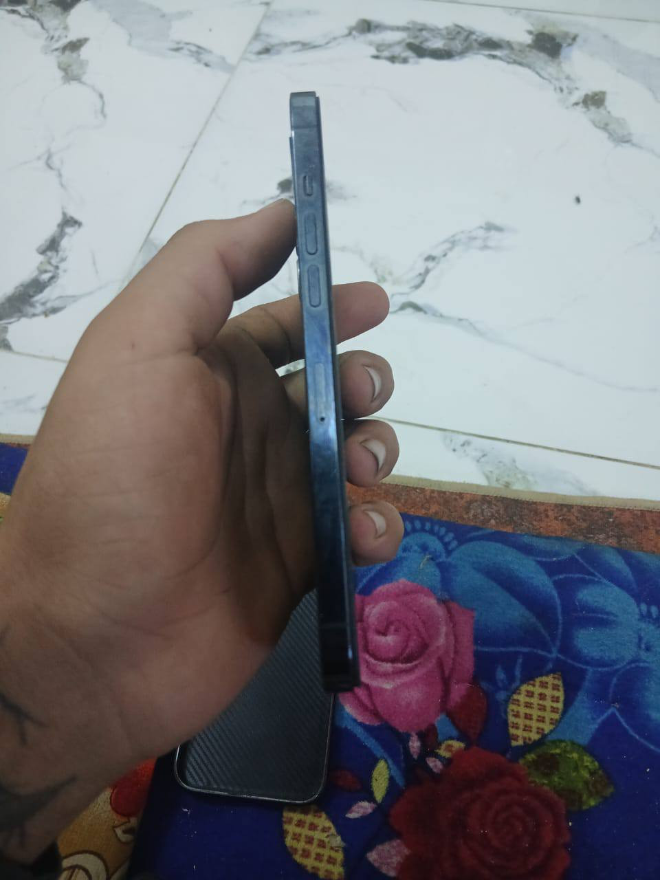 سلام عليكم البيع ومراوس عادي ايفون 12 برو ماكس شاشه مبدله وظهر مفطور 
بطاريته 75 بس ما تصرف ذاكره 256 مكاني كربلاء حي النضال سعر 300وبي مجال ***********
