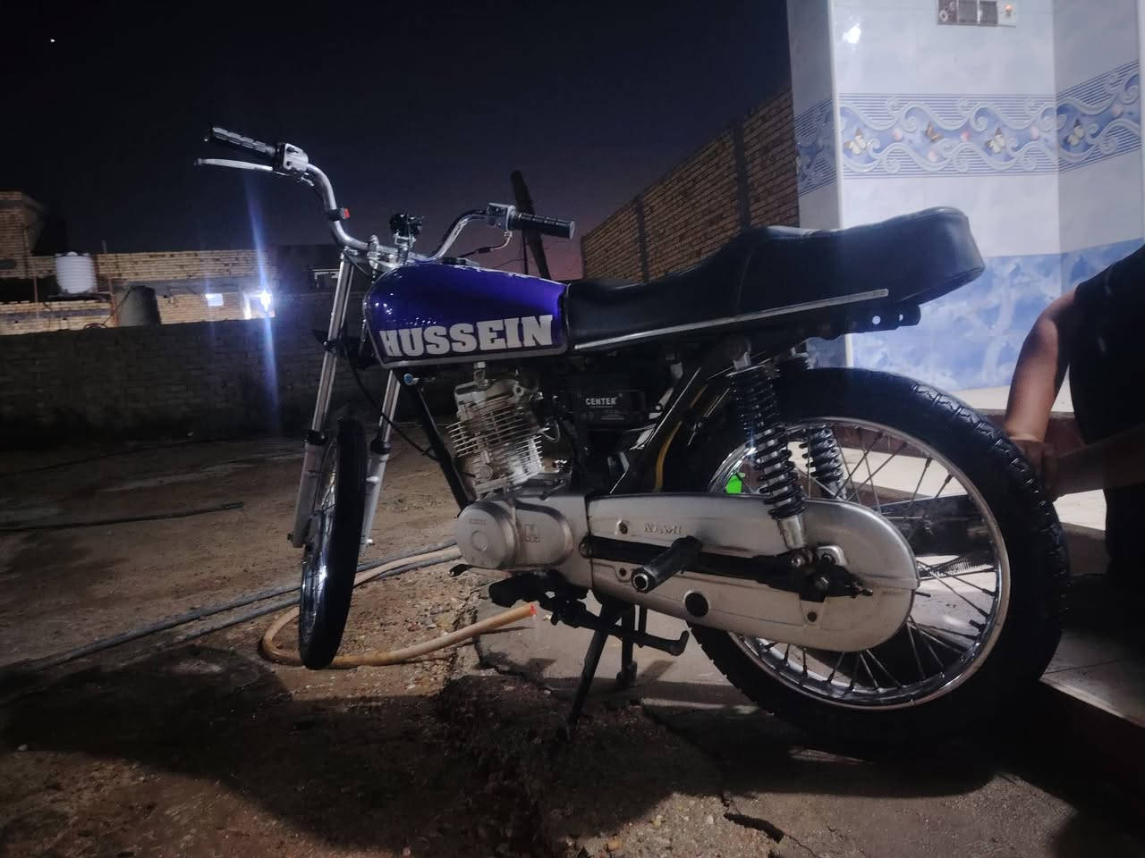 سلام عليكم
للبيع.. 
مكينه نامه
ادوات. مو اوراقق.! 
مبدل ولفات ستيل. 
سعر500وبيه مجاال. 
مكاني ناصريه سوق الشيوخ عكيكه
***********
