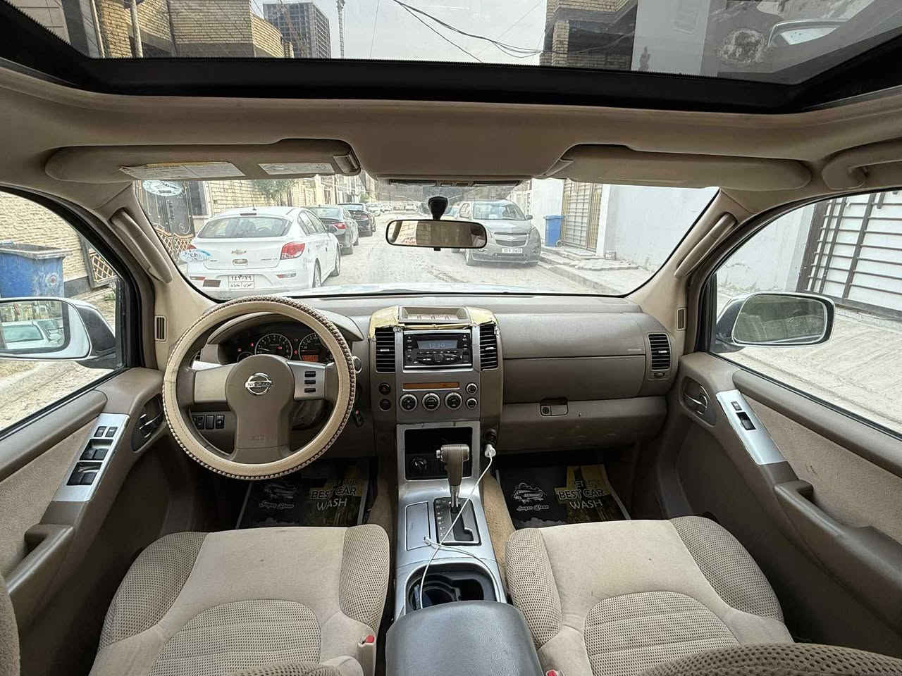 السلام عليكم
‏نيسان باتفندر 2006 خليجي 7 راكب رقم اربيل سنويه نافذه وكاله عامه باسم صديقي تحويل او وكاله ماشيه 300 الف فول مواصفات تبريد 3 قطع سلايت  فور  ويل شغال بيها صبغ قطعتين بدون دواخل موجوده صور سونار بالمنشور مكينه 6سلندر 4000 كير مكينه كله تمام عليها غرامه 300 دولار تنزل من سعر نقص فقط تبريد فجأه وكف جان شغال سابقآ. . 
‏السعر /98$ وببها مجال بيع او مراوس. . 
‏العنوان/بغداد-الزعفرانيه
‏*********** واتساب
