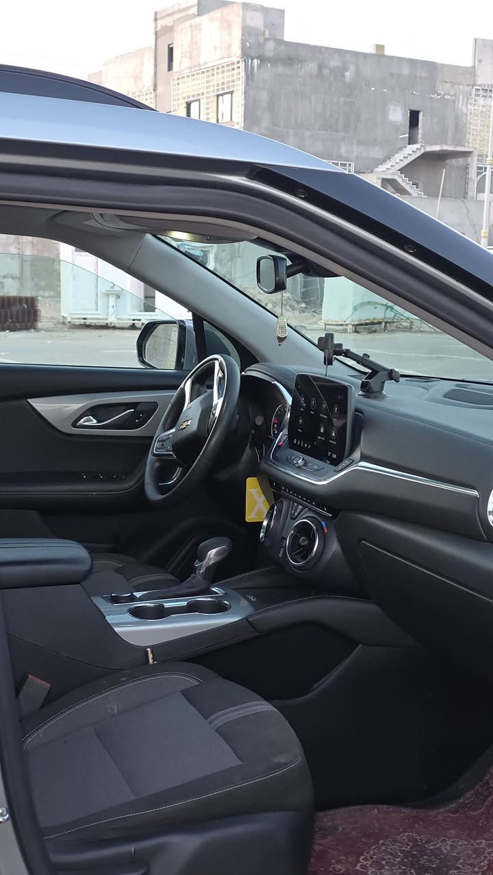 Chevrolet blazer   24🔋
فئه 2lt🌴

محرك 2000 تيربو 

جنطة كهرباء 

منافذ usb

معروفه مواصفاتها 

مقاعد تدفئه 

شحن واير ليس 

نقطه عمياء 

رادار امامي 

شاشه كبير 

رادار جانبي……

اللون سلفر 

الضرر جاملغ +بنيد مثل مموضح بالصوره 

السعر المطلوب 212

مكان السياره بغداد للتواصل 

***********
