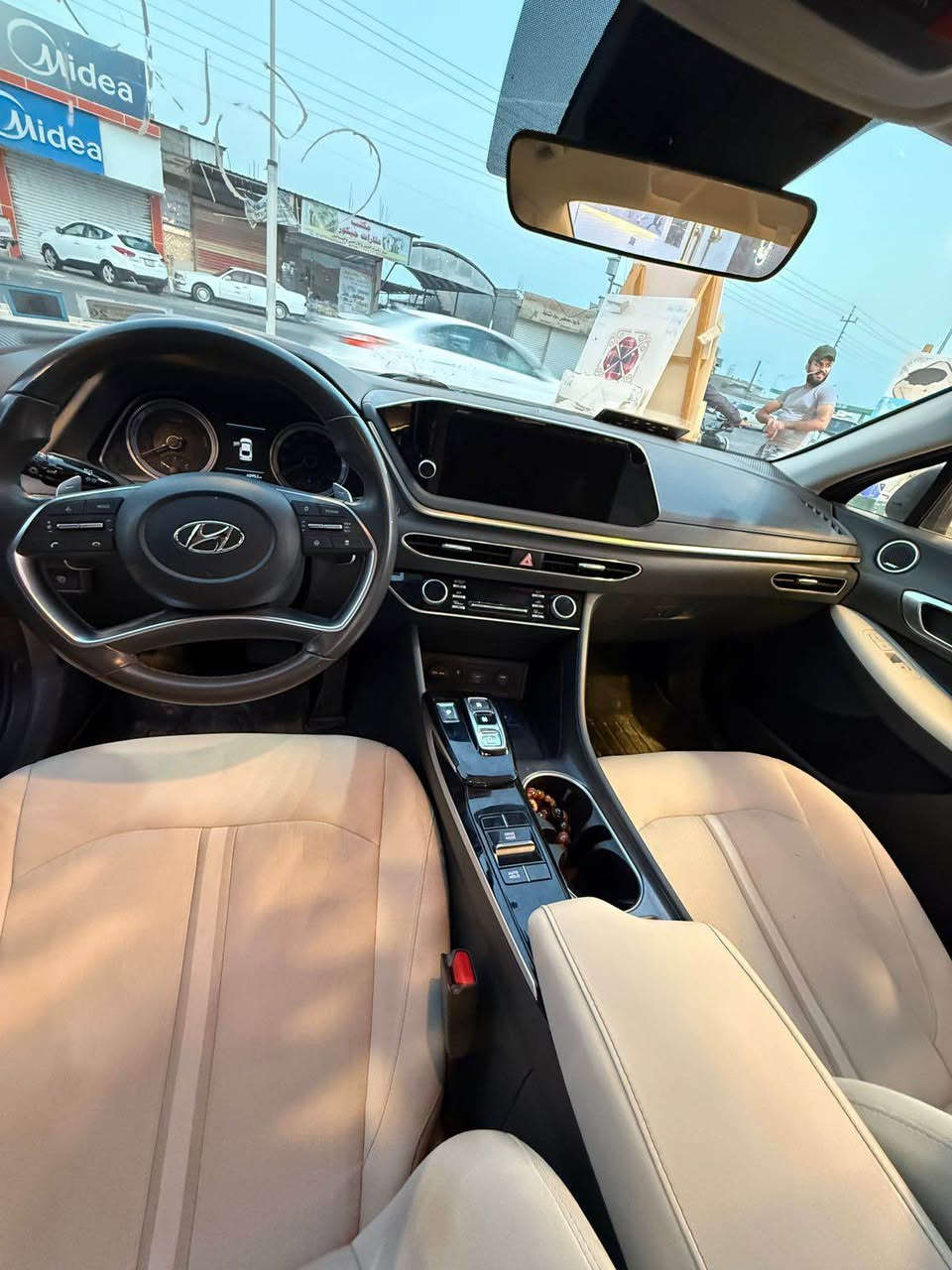 للبيع سوناتا 2023 • كفالة عامة • لون رصاصي

سيارة نظيفة ومتعوب عليها، ما بيها ولا ضربة، فقط بيها باردات  2والباقي كله كفالة عامة من الدعامية للدعامية، يعني تمشي وتدعيلي.
السيارة ما تحتاج ولا دينار، ممشا 70 ألف فقط ومستخدمة استخدام راقي.

المواصفات:
 • مكينة2000هايبرد اقتصادية وقوية
 • ويل سبورت
 • نقطة عمياء
 • تحديد مسار
 • سايد بريك كهربائي
 • ستيرن كهربائي
 • مواصفات كاملة ما عدا الفتحة
 • رقم بصره حره والمعوق 
 • تحويل ثاني يوم
 • اللون رصاصي غير محدد

السيارة كلش نضيفة جداً

العنوان: البصرة – أبي الخصيب – العوجه – قرب تقاطع شيخ أبراهيم
للتواصل: ***********متواجد واتساب وفيس واتصال
السعر 190 ابو الخصيب, البصرة
