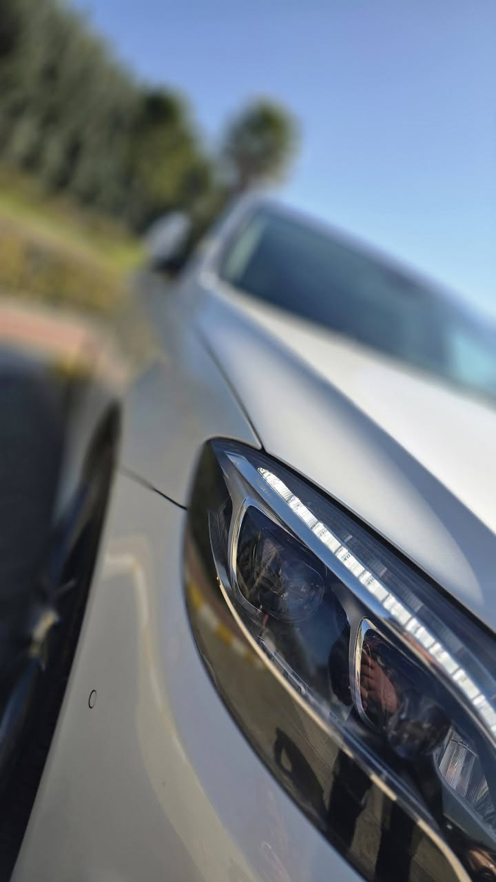 Merceds benz S 500 2016 
مێرسیدس بێنز 
 
موديل ٢٠١٦

خلیجی

دوو سویچ

ڕەنگی سپی سەدەڤ

ناو سپی 

بە سمە

کوشن میموری گە رم

پانوراما

شەڤت لارج 

سندوق سە حب

پێنج پەردە

حەوت ڕەنگ لید دەگوڕێت

رادار 

حاسە و کامێرا

٩٥ هه زار ڕوشتوە

دوو پارچە پەمپە بە بێ دە عم
 
هه موو گيانى به شەرت

لوک لوک

***********
