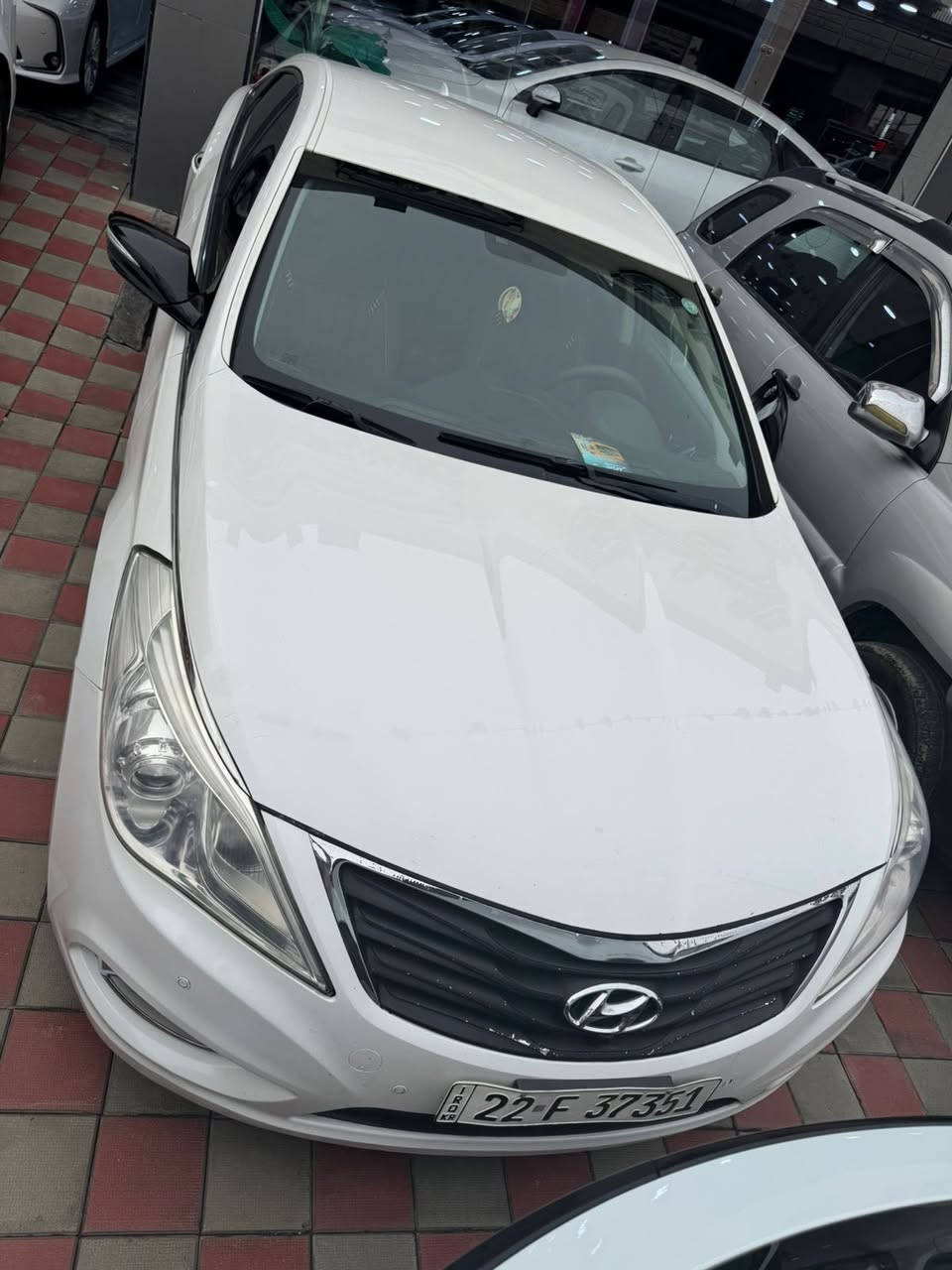 سلام عليكم ازيرا موديل 2013 سياره حلوه ومتعوب ع مال بيت فول مواصفات عدا الفتحه وكلين مابيه اي عيب سعره 120 وبيه مجال***********
