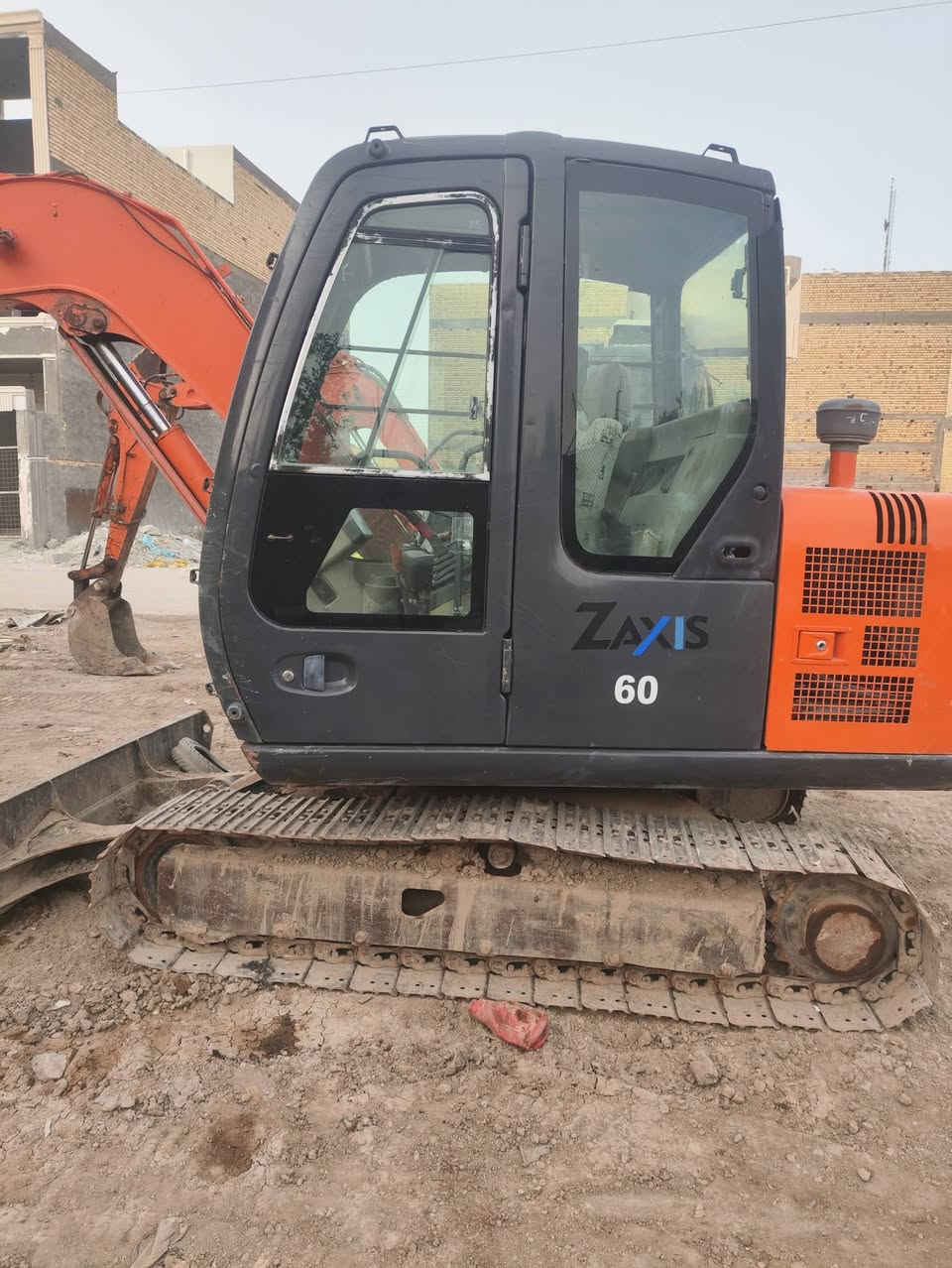 السلام عليكم
حفاره هيتاشي 2017 مكينه جديده تبريد شغال حفاره كلش نضيفه كلشي ما نقصها مكان الحفاره الناصريه.
السعر/255$وبيها مجال قليل
للاستفسار/***********
