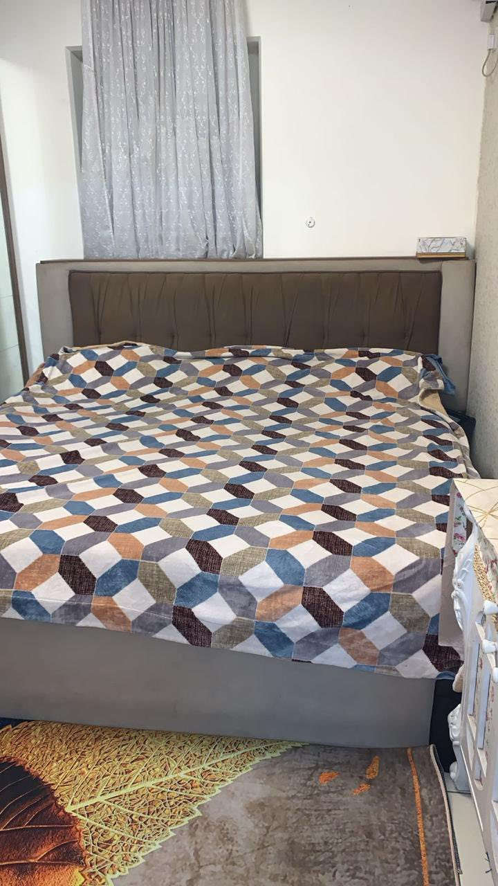 غرفة نوم تركية سبع قطع مابيها اي ضرر نظيفة مشتريها 3 ملايين وصل موجود سعر البيع  مليون ونص اتصال ماسنجر او ***********
