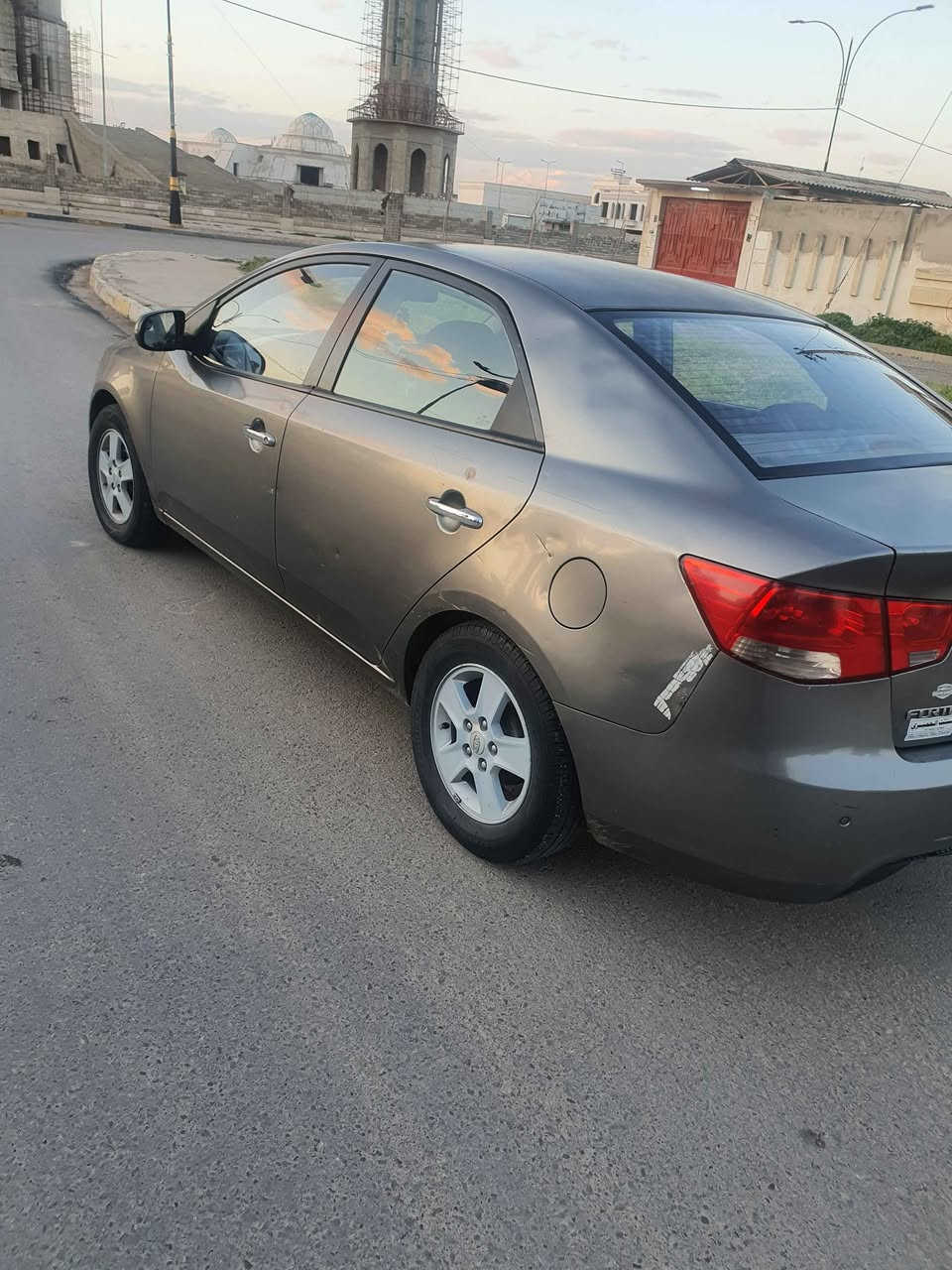 كيا فورتي موديل 2011 

فول توماتيك بس الكير عادي 
كير ومحرك شرط 
السيارة بدون ضرر 
اني الشرعي مالتها وشرط الوكالة او التحويل 

السيارة موجودة بالموصل الجانب الايمن وهذا رقمي 
*********** متوفر واتساب Singapore
