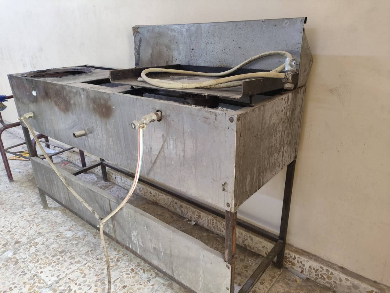 سلام عليكم
طباخ ستيل 3عيون (همبركر...فنكر ...فلافل )
السعر ٢٠٠ وبي مجال 
***********
