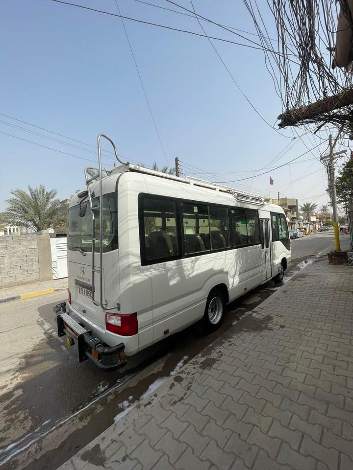 السلام عليكم كوستر البيع موديل 2018 سياره خير من الله جاهز الأخيّر كفالة عام بيه بس شويه رش باقي سياره كفالة عام كير اكسل قلابي درع سبيايا و درج دوشمه نزال خامات محمد بلسم سياره جاهز الاخير ما نقص شي سعر ٤٦٠ وبيه مجال مكان بغداد ***********
