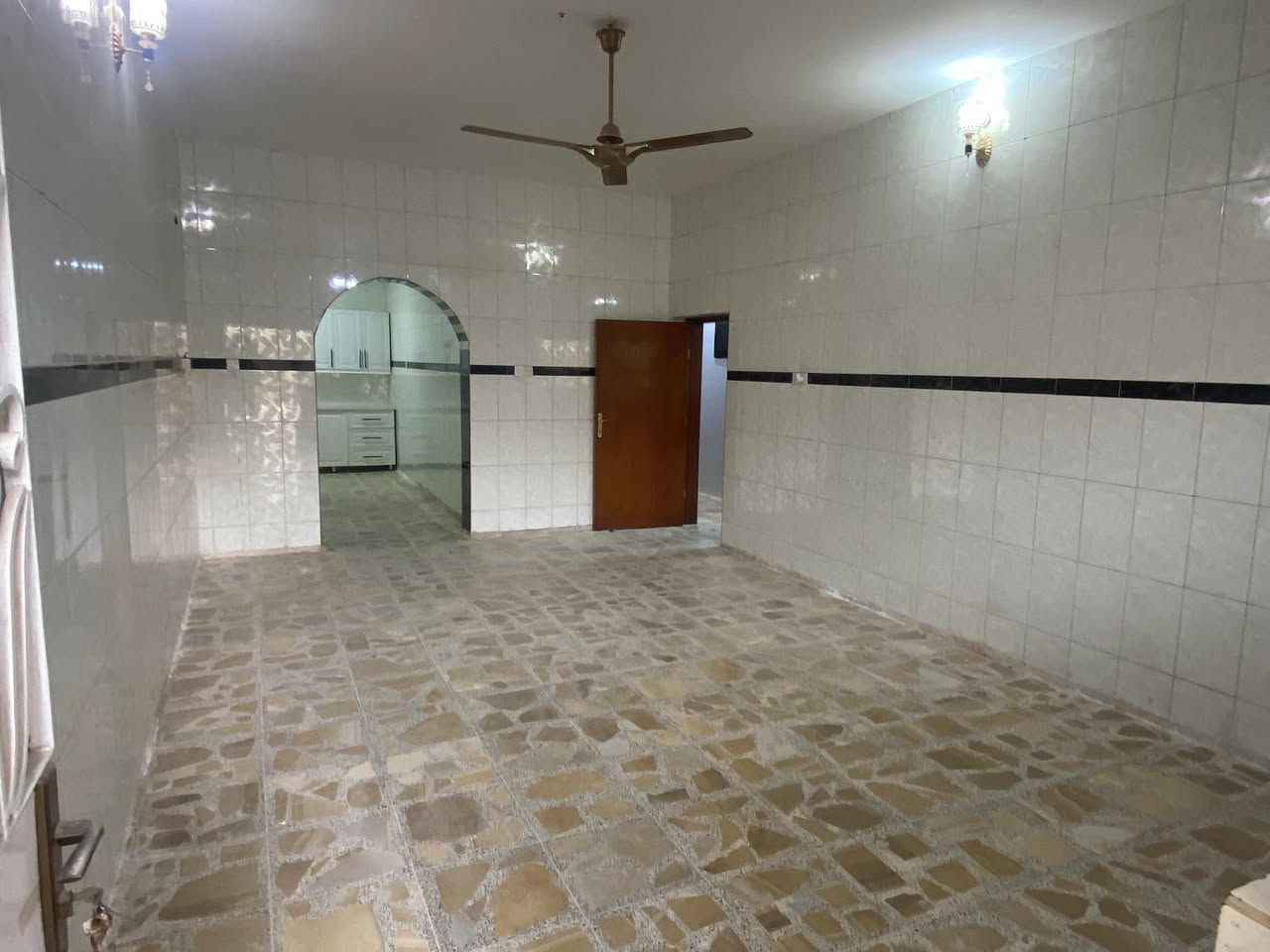 دار للبيع في حي القادسية مساحة 400 متر حرف T

يتكون الدار من محلات وشقه فوق المحلات 

ويتكون من مشتمل طابق ثاني معزول  

واربع غرف نوم مع ملحقات الدار 

وبسعر مناسب 
للمزيد من التفاصيل مراسلة الصفحة او الاتصال 
***********
