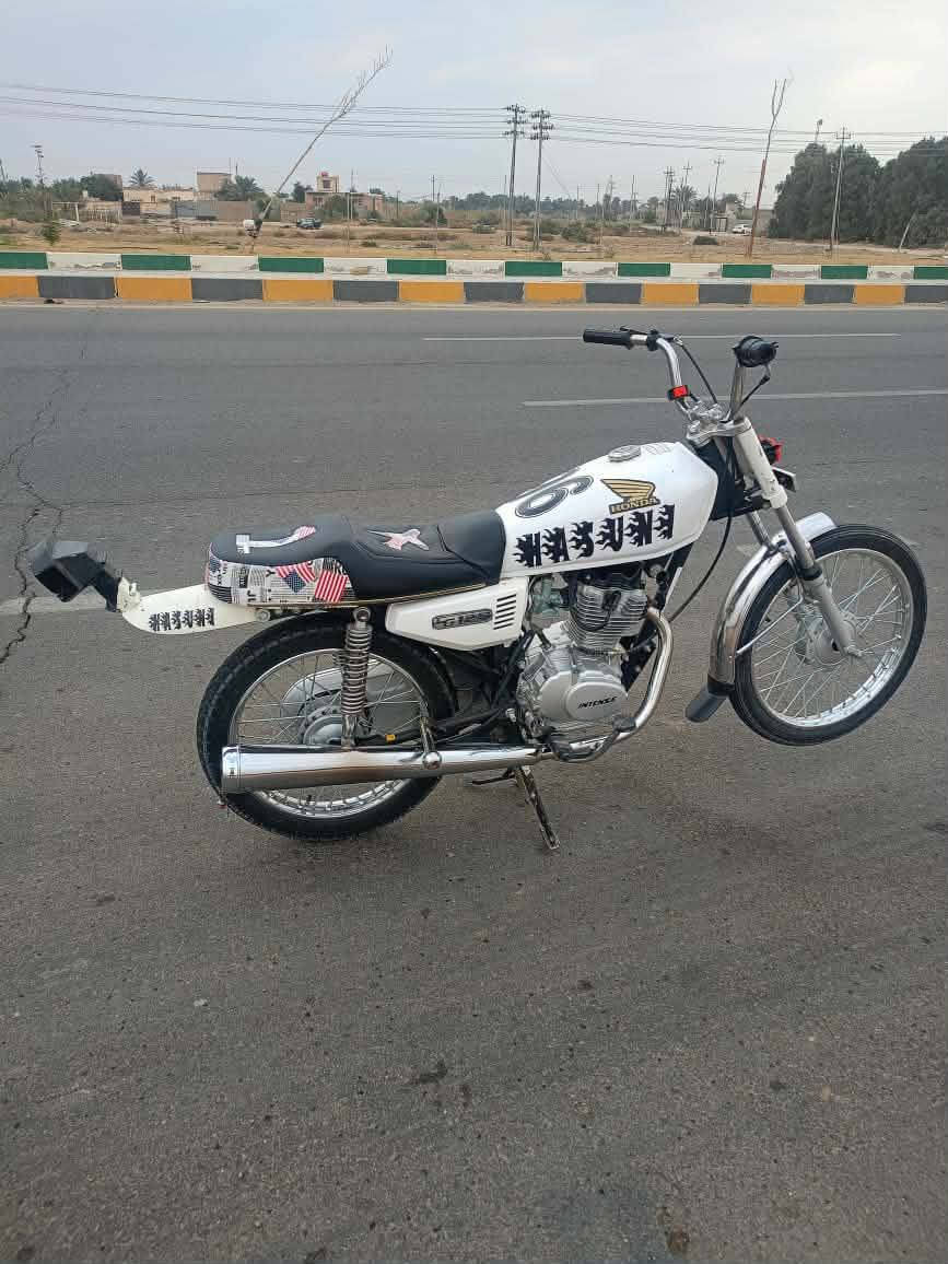 السلام عليكم مكلف ب نشر دراجه للبيع شاصي 21اوراق تعمير 24 مكان شطره سعر 800وبيه مجال هاذه رقم راعيه ***********
