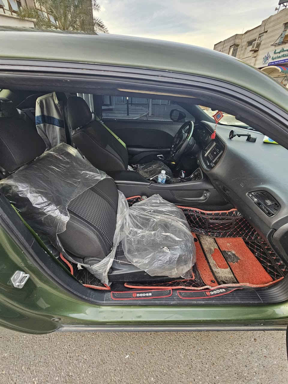 س
سلام عليكم. 

جالنجر sxt موديل ٢٠ 
كير محرك تبريد مكفول 
ماشيه ٥١ الف 
مصبوغه حزام قماره صندوق ممصبوغات 
معرفه بعد مواصفات تشغيل عن بعد شاشه محدث 
شفتات ستيرن. دركة هلكات 
سياره مال جناي 
سعر قفل ١٣٥. 
***********
