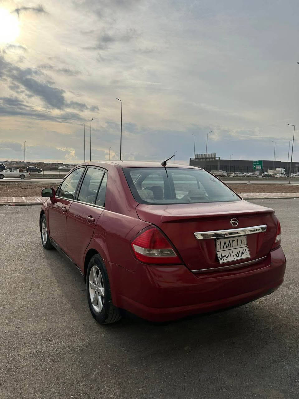 نيسان تيدا 2011 ماڕۆنى، خەليجى، 4 پارچەی هەیە، زۆر خاوێنه پێشى كەپسه، جەمپەكى پشتى هەيه، چوار تايەى لۆك 500هه زار غەڕامەى لەسەرە نرخ 82$
ژم *********** أربيل, العراق
